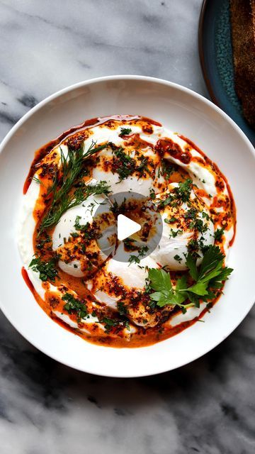 Travelandmunchies on Instagram: "Çilbir! Turkish eggs with garlicky yogurt, poached eggs and butter and olive oil with red pepper flakes. Typically you would use Aleppo pepper but I used Gochugaru, paprika, red pepper flakes. Super easy to make and so tasty. I personally am a huge fan because it only take about 20-30 min to make and is very filling. Served mine with some slices of sourdough 👌🏿🙏🏿" Turkish Eggs Recipe, Turkish Eggs, Aleppo Pepper, Poached Eggs, Red Pepper Flakes, Red Pepper, Food Ideas, Olive Oil, Yogurt