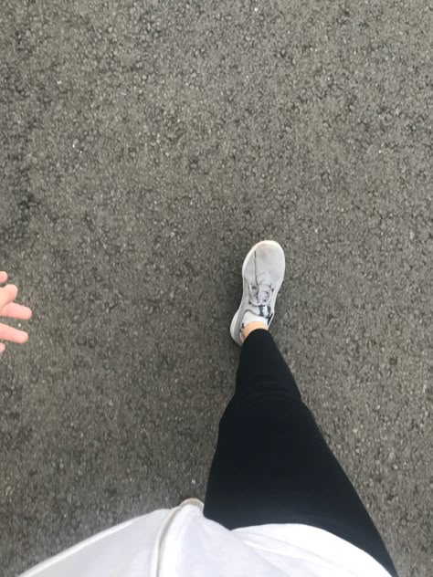 Pap Jogging Sore, Pap Jogging Pagi, Pap Jogging, Jogging Pagi, Jogging Aesthetic, Health Facts Fitness, Facial Yoga, Easy Love Drawings, Lazy Day Outfits