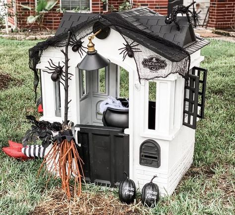 Haunted Play House Diy, Playhouse Into Haunted House, Halloween Playhouse Makeover, Redo Playhouse, Haunted Playhouse, Halloween Playhouse, Toy Makeover, Boo Party, Playhouse Ideas