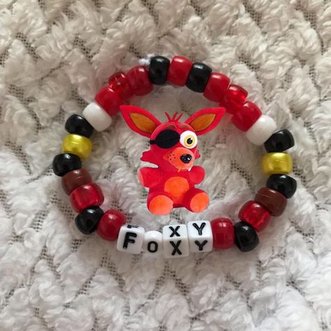 Fnaf Bead Bracelets, Fnaf Kandi Bracelet, Kirby Bracelet, Fnaf Bracelet Ideas, Fnaf Bracelet, Fnaf Kandi, Diy Crafts Beads, Fnaf Diy, Pulseras Kandi