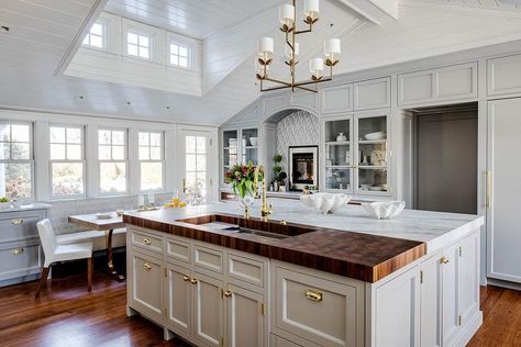 Kitchen Renovation Hacks, Designers Portfolio, Gray Shaker Cabinets, Light Grey Kitchens, Grey Kitchen Island, Cedar Shakes, Best White Paint, Island Countertops, New House Kitchen