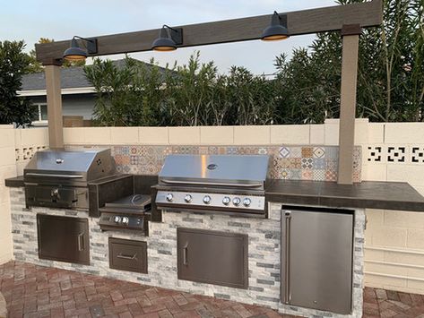 Outdoor Kitchen Stove Ideas, Stainless Steel Outdoor Kitchen Cabinets, Outdoor Hibachi Grill Built Ins, Charcoal Outdoor Kitchen, Charcoal Grill Outdoor Kitchen, Outdoor Kitchen Island Grill Station, Outdoor Kitchen With Kegerator, Built In Charcoal Grill Outdoor, Black Stone Grill Outdoor Kitchens