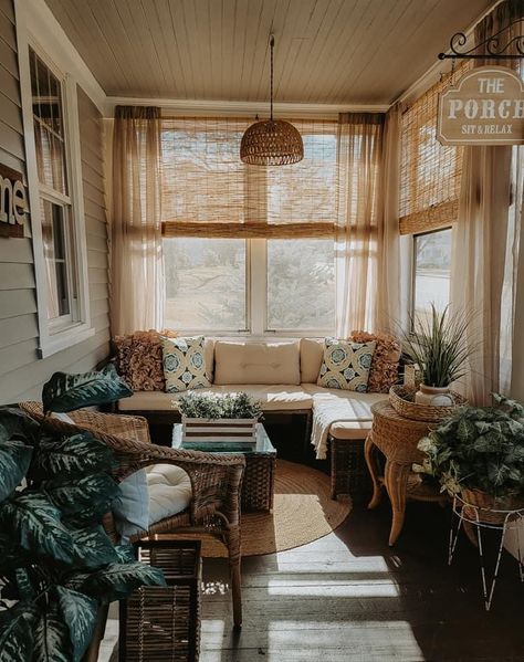 Indoor Back Porch Ideas, Cozy Three Season Room, Small Sunroom Entryway, Small Three Season Room Ideas, Boho Three Season Room, Enclosed Porch Window Treatments, Mud Room Sun Porch, Small 4 Season Room, Cozy Enclosed Porch Ideas