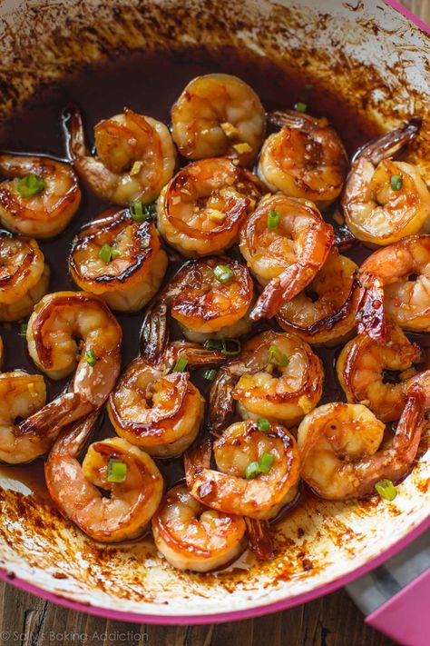 Quick and easy honey garlic shrimp is lip-smacking delicious! Ready in 20 minutes, this healthy dinner will join your regular dinner rotation. Recipe on sallysbakingaddiction.com Honey Shrimp, Honey Garlic Shrimp, Shrimp Recipes Healthy, Quick Healthy Dinner, Shrimp Recipes For Dinner, Baked Shrimp, Shrimp Recipes Easy, Shrimp Dishes, Shrimp Recipe