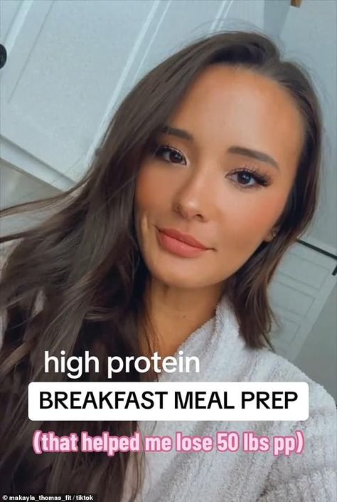 Fitness influencer reveals 'lazy girl' breakfast bowl that helped her lose 50 POUNDS - and it includes HASH BROWNS and CHEESE | Daily Mail Online High Protein Breakfast Bowls, Overnight Oats Greek Yogurt, Girl Breakfast, Makayla Thomas, Healthy Breakfast Meal Prep, Fitness Influencer, Protein Bowls, High Protein Meal Prep, Healthy High Protein Meals