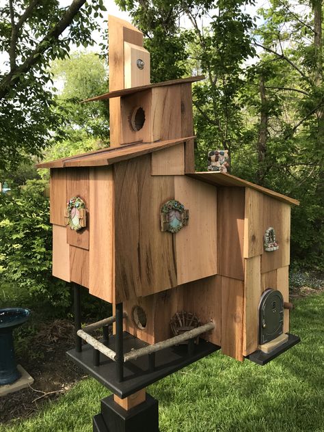 Chipmunk House, Squirrel House Plans, Squirrel House, Birdhouse Plans, Squirrel Home, Backyard Gym, Squirrel Feeders, Birdhouses Rustic, Play Yard