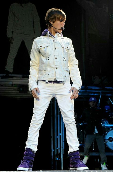 Justin Bieber My World Tour, Justin Bieber Costume, 2010 Outfits, Justin Bieber 2009, Justin Bieber Family, Justin Bieber My World, Justin Bieber Concert, Justin Bieber Outfits, All About Justin Bieber