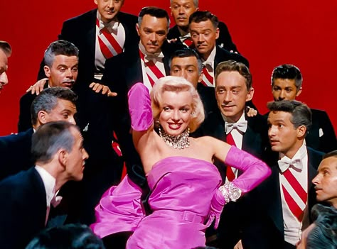 Gentleman Prefer Blondes, Marilyn Monroe Outfits, Klasik Hollywood, Idda Van Munster, Rare Marilyn Monroe, Marilyn Monroe Movies, Marilyn Monroe Fashion, Evelyn Hugo, Gentlemen Prefer Blondes