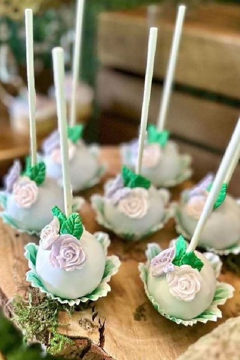 Forest Cake Pops, Enchanted Forest Wedding Cake, Cake Quinceanera, Enchanted Forest Cake, Wedding Cake Forest, Quinceañera Party Ideas, Enchanted Forest Quinceanera, Fairytale Birthday Party, Enchanted Forest Birthday Party