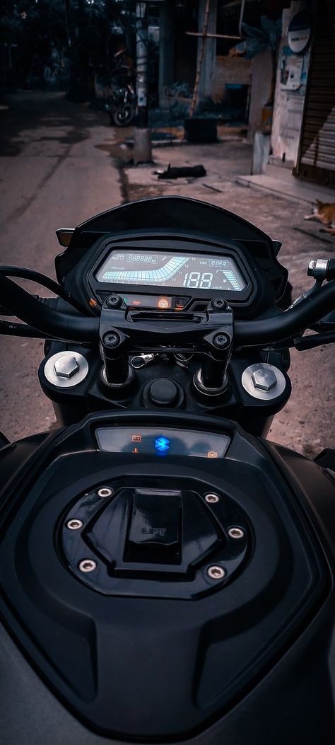 Cluster Digital Meter Dominar 250, Bike Rider Photography, Rider Photography, Bike Aesthetic, Vision Board Images, Motorcycle Wallpaper, Bike Photo, Bike Rider, Vision Board