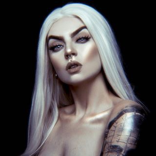 Beatriz Mariano (@beatrizmarianophotography) • Instagram photos and videos Beatriz Mariano, Winter Goddess, Hair Pale Skin, Fantasy Photography, Pale Skin, Silver Hair, White Hair, Heavy Metal, Rocker