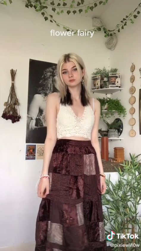 Indie Witch Outfit, Misty Day Outfits, Witchcore Fashion, Hippie Trousers, Hippie Fits, Witchy Clothes, Witch Style, Boho Witch, Satisfying Things