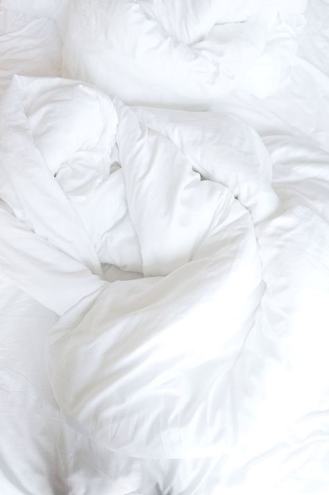 White Comforter Aesthetic, Sleep Astethic, Comforter Aesthetic, Westin Hotel, White Comforter, Story Ideas Pictures, Bedroom Aesthetic, White Aesthetic, Green Aesthetic