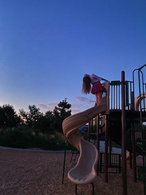 Cute Park Pictures Ideas, Night Playground Aesthetic, Playground Picture Ideas, Trampoline Park Outfit Ideas, Playground Photoshoot Aesthetic, Park Playground Aesthetic, Playground Photoshoot Ideas, Cardinal Aesthetic, Playground Pics