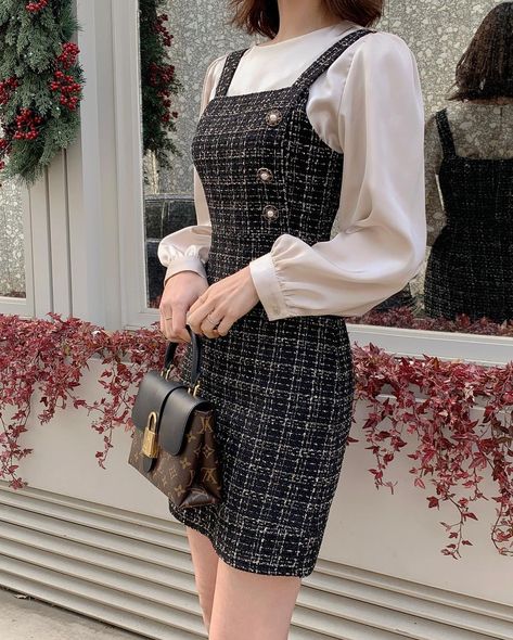 Tweed Outfit, Clothing Pattern Design, Modern Tops, Urban Fashion Women, Everyday Fashion Outfits, Smart Dress, Korean Fashion Women, Stylish Work Outfits, Diy Couture