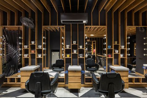 In Pictures: World View - Jawed Habib Salon, Delhi - Commercial Interior Design Barbershop Design Interior, Saloon Decor, Barber Shop Interior, Barbershop Ideas, Hair Salon Design, Hair Salon Interior, Barbershop Design, Barber Shop Decor, Beauty Salon Design