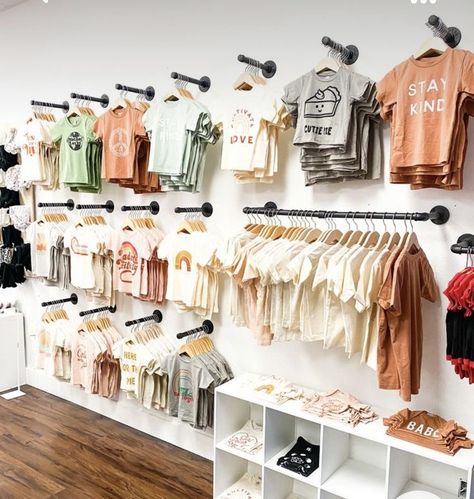 Clothing Store Set Up, Kids Botique Interiors Ideas, Baby Boutique Display Store Interiors, Babyshop Idea, Kid Boutique Ideas, Baby Shop Design Interiors, Baby Shopping Aesthetic, Mr Diy Store Aesthetic, Mini Clothing Store