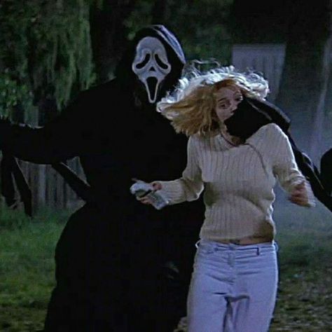 Casey Becker, Scarie Movie, Movie Duos, Scream Costume, Horror Movie Costumes, Scream 1996, Scream 1, Scream Franchise, Wes Craven