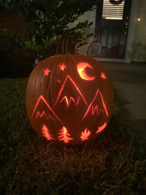 Pumpkin Carving Nature Ideas, Fast Pumpkin Carving, Pumpkin On Side Carving Ideas, Carving Pumkin Ideas Easy, Clever Jack O Lantern Ideas, Pumpkin Mountain Carving, Cute Carved Pumpkin Ideas, Ring Pumpkin Carving Ideas, Simple Pumkin Carving