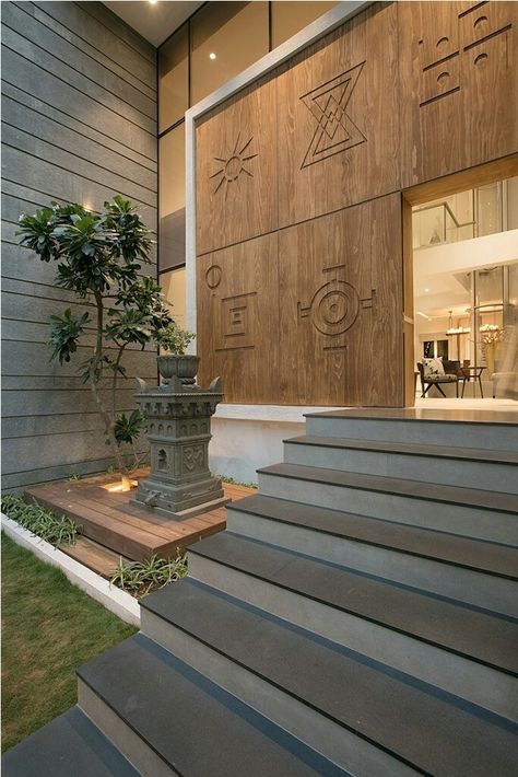 Exterior  walls designs Bungalow Interiors, Mandir Design, Temple Design For Home, Indian Home Design, Courtyard Design, Pooja Room Door Design, Entrance Door Design, Pooja Room Design, Room Door Design