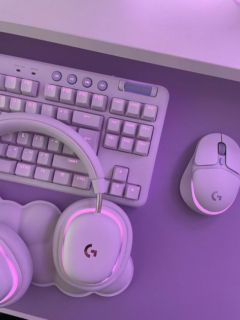 💜credit: @Mooshmooshie1 Logitech Aurora, Small Game Rooms, Gamer Setup, Computer Set, My Needs, Pc Desk, Office Room Decor, Study Room Decor, Gaming Pcs