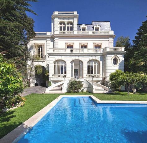 REF: 0321ES Bedrooms : 7 Bathrooms: 6 Living Area: 13390 square feet / 2048 m2. Exclusive neoclassic manor of 1200 m2, located in a plot of 2048 m2, with views of the city, the sea and the mountain. Located in the most exclusive and luxurious area in Barcelona, in Pedralbes, where is the highest area in the city .Moreover, the views of the skyline and with the sea in the background are breathtaking. Detached Garage, Barcelona Spain, City Skyline, Halle, Luxury Living, Property For Sale, Palace, Swimming Pools, Terrace