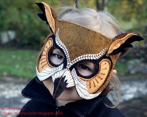 owl mask  http://creativecompolsive.blogspot.com/2012/11/owl-mask.html# Owl Wings, Owl Mask, Owl Costume, Animal Skeletons, Felt Mask, Folding Origami, Costume Masks, Diy Costume, Felt Craft