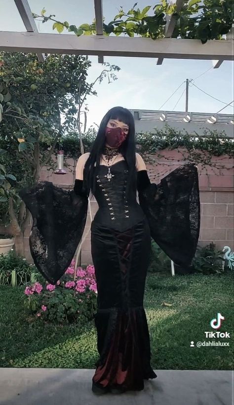 Goth Corset Outfit Ideas, Gothic Vampire Clothes, Dark Vampire Outfits, Vampiric Goth Outfits, Vampire Corset Outfit, Gothic Outfits Ideas, Halloween Goth Outfit, Gothic Corset Outfits, Gothic Vampire Aesthetic Outfit