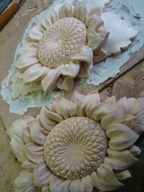 Carved sunflower Clay Moulding, Sculptures Céramiques, Clay Wall Art, Pottery Handbuilding, Garden Pottery, Flower Sculptures, Flower Carving, Wood Carving Patterns, Sunflower Art