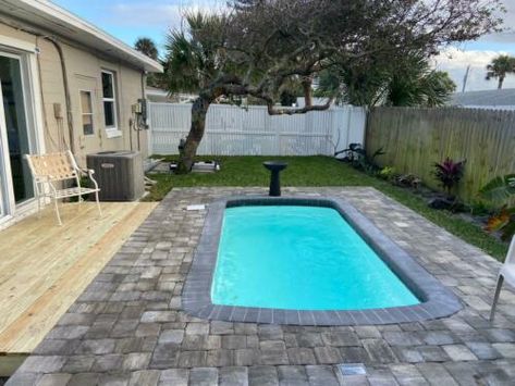 Cheap Inground Pool, Small Inground Pool, Fiberglass Swimming Pools, Spa Ideas, Small Pool Design, Swimming Pools Inground, Pool Picture, Backyard Pools, Inground Pool