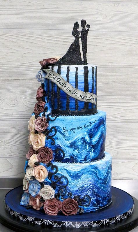 Sally Inspired Wedding Dress, Corpse Bride Themed Wedding Dress, Corpse Bride Desserts, Tim Burton Wedding Cake, Corpse Bride Cake Wedding, The Corpse Bride Wedding Theme, Corpse Bride Wedding Decorations, Corpse Bride Theme Wedding, Corps Bride Wedding Theme