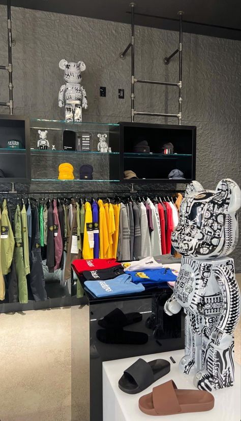 Designer Store Aesthetic, Housing Aesthetic, Hype Store, Bape Store, Branding Guide, Digital Retail, Streetwear Store, Clothing Store Design, Shop Branding