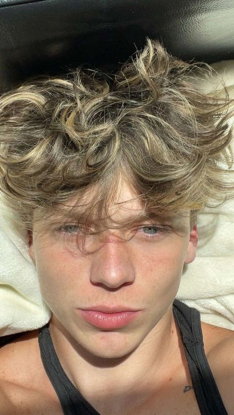 90s Hairstyles Men Rocked Effortlessly In 2024 | 90s Aesthetic | 90s Nostalgia | 2000s hairstyles men | 90s boys hair | Aesthetic Cool & Trendy 90s Hairstyles Ideas For Men To Try In 2024 Blonde Highlights On Brown Hair Men, Boys With Blonde Hair, Popular 90s Hairstyles, Men Blonde Highlights, Light Brown Hair Men, Blonde Hair And Brown Eyes, Dirty Blonde Hair With Highlights, Blonde Hair And Brown, Slick Backs