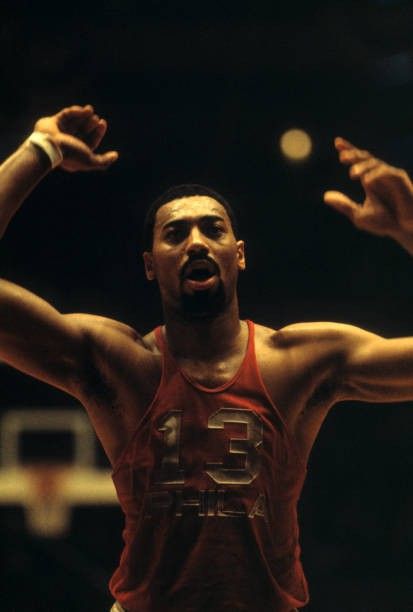 Kansas Basketball, Wilt Chamberlain, Famous Photos, Nba Championships, Basketball Legends, Wnba, College Basketball, Nba Basketball, Nba Players