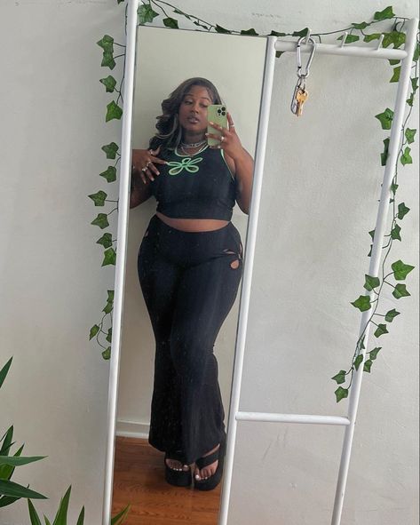 Ethereal Black Women Outfits, Simple Club Outfits Night Plus Size, Black Midsize Fashion, Comfortable Boho Outfit, Black Plus Size Face Claim, Plus Size Outfit Ideas Black Women, Mid Size Black Women Outfits, Plus Size Pastel Fashion, Y2k Outfits Black Women Plus Size