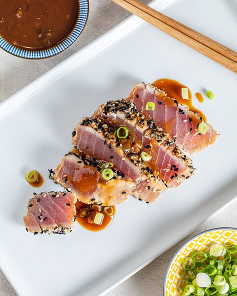 Sesame Seared Tuna Steaks, Seared Ahi Tuna Appetizer, Sesame Ahi Tuna Steak Recipe, Sesame Crusted Tuna Steak, Sesame Crusted Ahi Tuna, Tuna Loin Recipe, Tuna Fillet Recipes, Tuna Plating, Tuna Filet Recipes