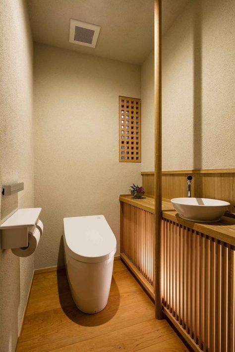 Gallery of A House with a Ryūrei Style Tea Room / Takashi Okuno & Associates - 20 Toilet Japanese Style, Japanese Toilet Design, Interior Design Japanese, Tea Room Design, Wabi Sabi House, Japan Room, Tea Room Decor, Japandi House, Japanese Toilet