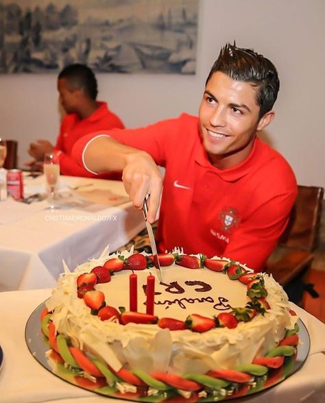 Cristiano Ronaldo Birthday, Ronaldo Birthday, Cristiano Ronaldo Images, Ronaldo Wife, Manchester United Ronaldo, Ronaldo Images, Young Ronaldo, Famous Football Players, Happy 29th Birthday