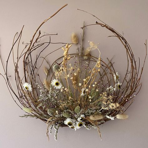 Flower Wreaths Diy, Dried Floral Wreaths, Dried Wreath, Twig Art, Modern Wreath, Flower Wreaths, Natural Wreath, Dried Flower Wreaths, Dried And Pressed Flowers