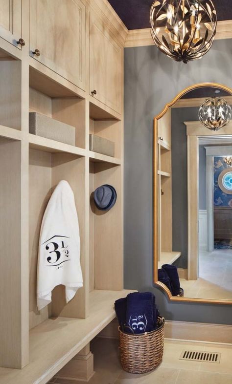 An elegant, simple changing room for guests just steps from the pool. Outdoor Dressing Room For Pool, Pool Dressing Room Ideas, Pool Changing Room Design, Pool Drop Zone, Pool House Wet Room, Pool House Changing Room Ideas, Swimming Pool Room Ideas, Pool Changing Area, Poolside Changing Room Ideas