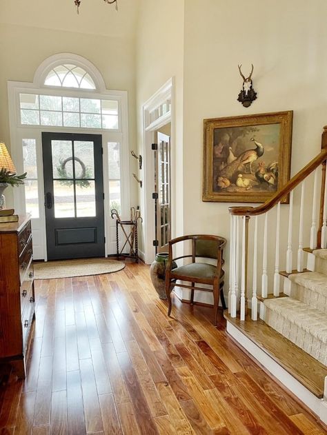 Classic Southern Home Interior, Old Southern Decor, Georgia Homes Southern Style, Southern Colonial Homes Interior, Small Pantry Diy, Southern Cottage Interiors, Old Southern Homes Interior, Classic Southern Home Decor, Traditional Southern Home Decor