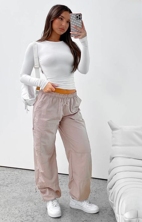 Parachute Pants Outfit, Pant Design, Parachute Pant, Long Sleeved Top, Pants Design, Side Pocket, Pants Outfit, Pocket Design, Lightweight Fabric