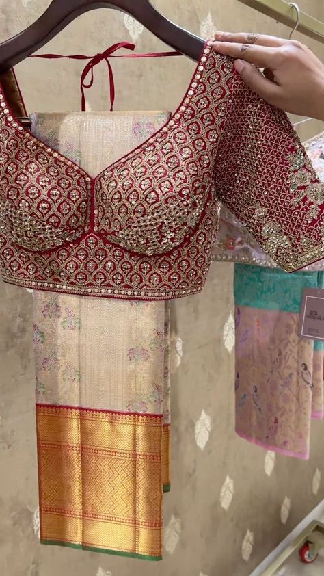 Blouse Designs Latest For Kanjivaram Saree, Choli Style Blouse For Saree, Blouse Bridal Designs, Sabyasachi Blouses, Lehenga Blouse Back Designs, Sabyasachi Blouse Designs, Blouse Designs Traditional, Blouse Design For Lehenga, Blouse Designs For Wedding