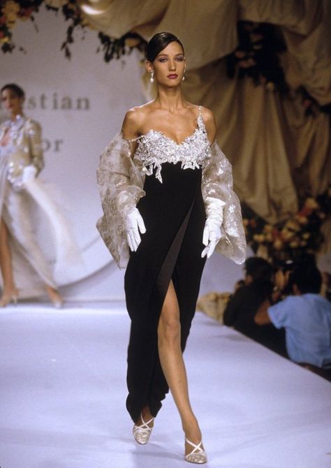 Ivory (@IvoryMali) on X Christian Dior Dress, 90s Runway Fashion, Runway Fashion Couture, Runway Outfits, Dior Dress, Christian Dior Haute Couture, Dior Haute Couture, Iconic Dresses, Couture Details