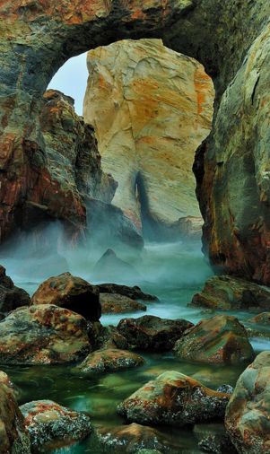 Keyhole Arch near Cape Kiwanda on the northern Oregon coast • photo: Garry Liddell on Flickr Cape Kiwanda, Oregon Travel, Lviv, In The Ocean, Oregon Coast, Pretty Places, Beautiful Photography, Natural Wonders, Vacation Spots