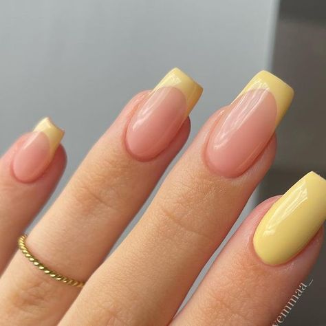 Yellow French Tip Gel Nails, Yellow French Tip Square, Light Yellow Nails French Tip, Yellow Nails Design Square, Yellow Biab Nails, Yellow Simple Nails, Pale Yellow French Tip Nails, Yellow Natural Nails, Pastel Yellow French Tip Nails