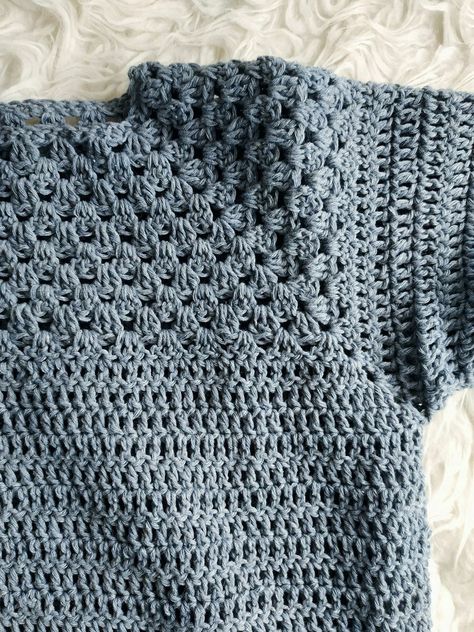 Crochet Granny Raglan Sweater, Crochet Granny Raglan, Granny Raglan Sweater, Crochet Raglan Sweater Pattern Free, Top Down Crochet Sweater Pattern Free, Raglan Sweater Crochet, Raglan Crochet Sweater, Top Down Crochet Sweater, Granny Stitch Sweater