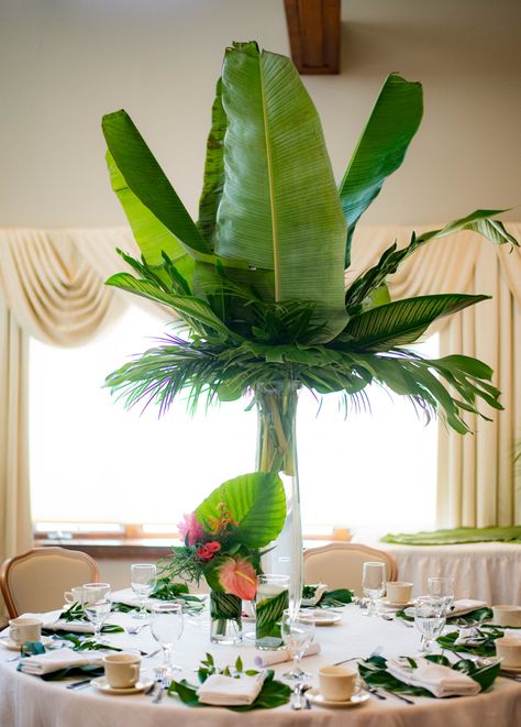 Tropical Centerpiece with Monstera Leaves and Banana Leaves.  Hawaiian Wedding Tall Vase Arrangements, Vase Arrangements, Contemporary Wedding, Tropical Theme, Deco Floral, Table Arrangements, Tropical Wedding, City Chic, Decoration Table