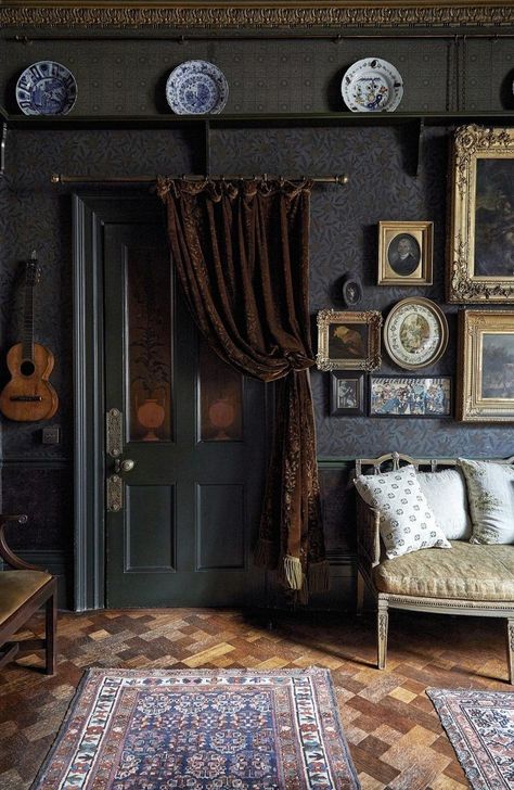 It's Thursday, Dark Living Rooms, Vintage Friends, Aesthetic Interior, Homes Modern, Dark Home Decor, Dark Home, Dark Interiors, House Beautiful