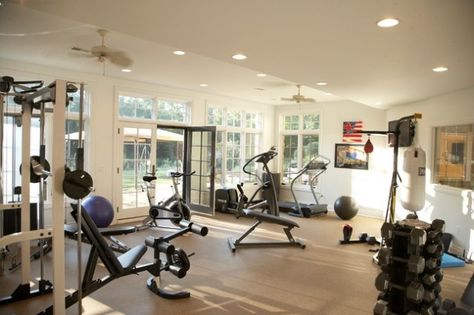 25 Excellent Ideas For Designing Motivational Home Gym - I am so super stoked to be building my own home gym. The only thing I wouldn't include is a TV. Don't need one of those to work out. Gym Decorating Ideas, Small Space Home Gym, Gym Room Ideas, Luxury Home Gym, French Country Estate, Home Gym Set, Dream Home Gym, Basement Gym, Exercise Room